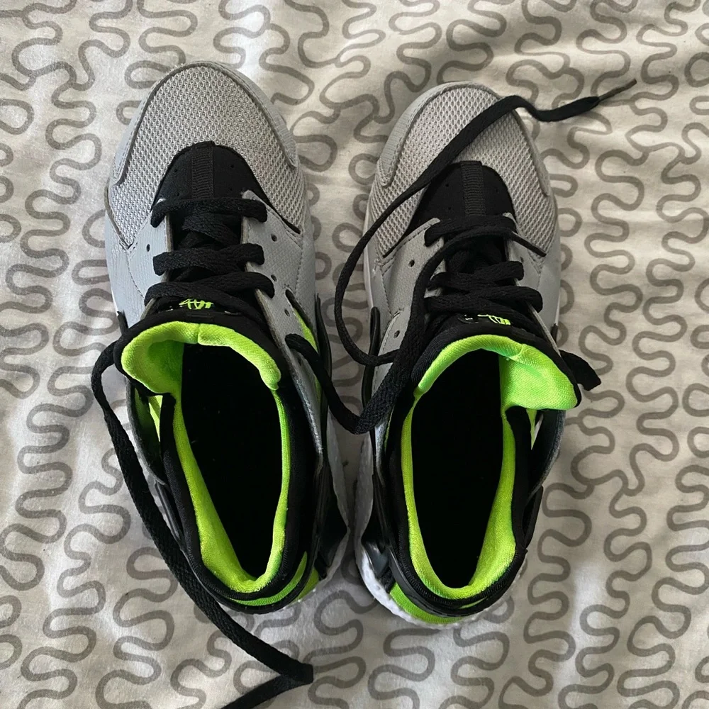 Boys Nike sneakers - Picture 2 of 11